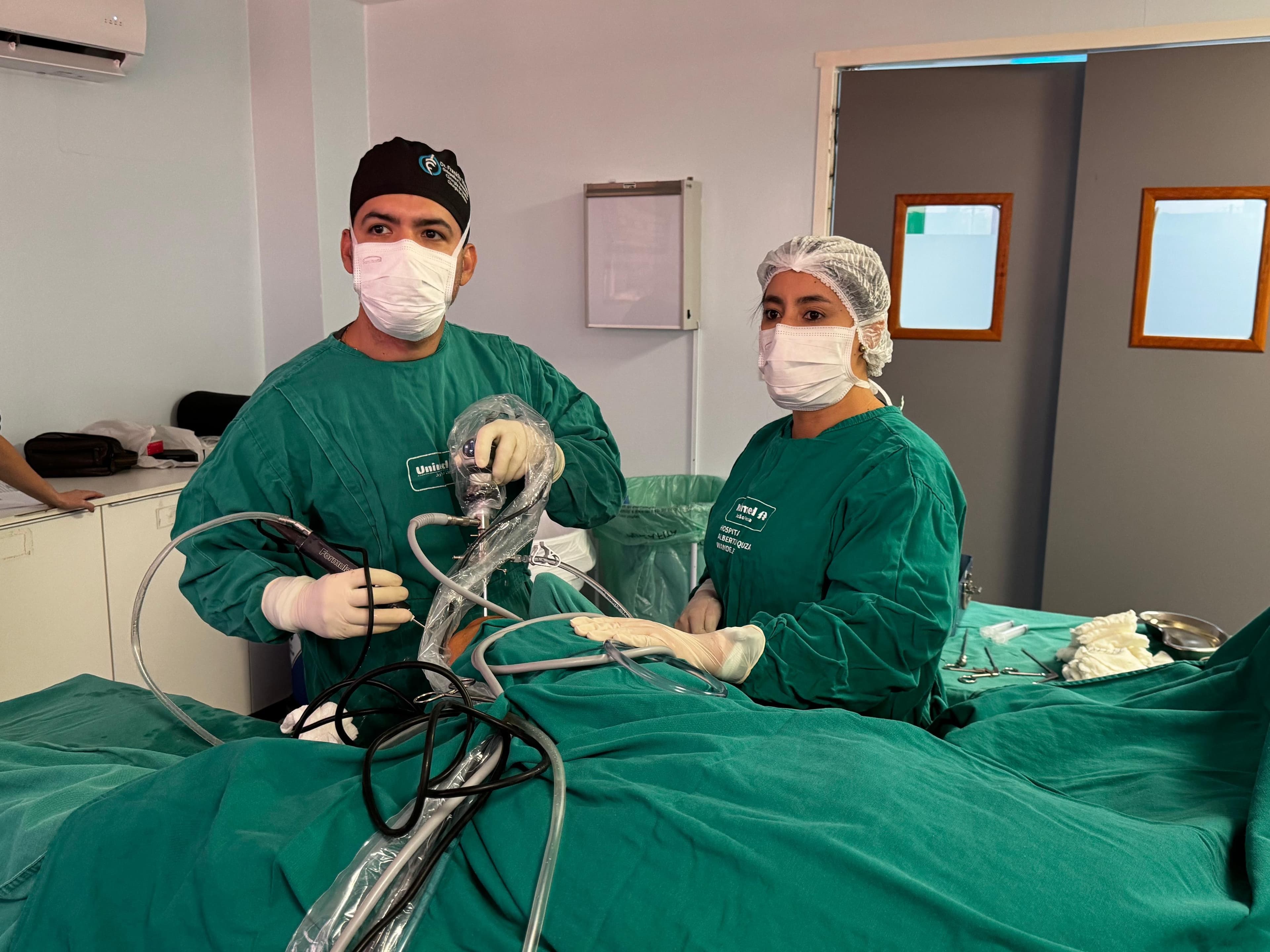 Dr. Franklin em cirurgia