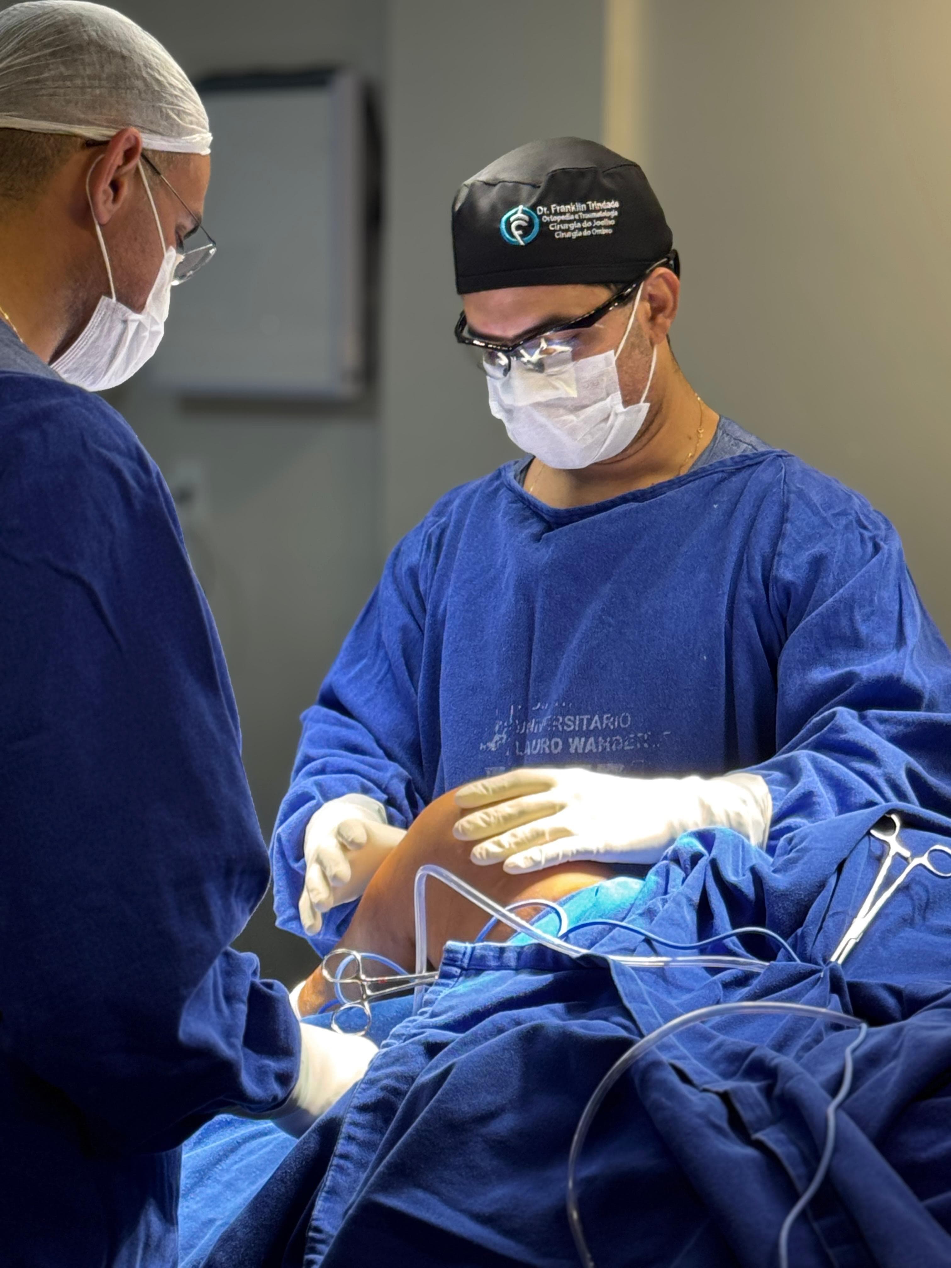 Dr. Franklin em cirurgia