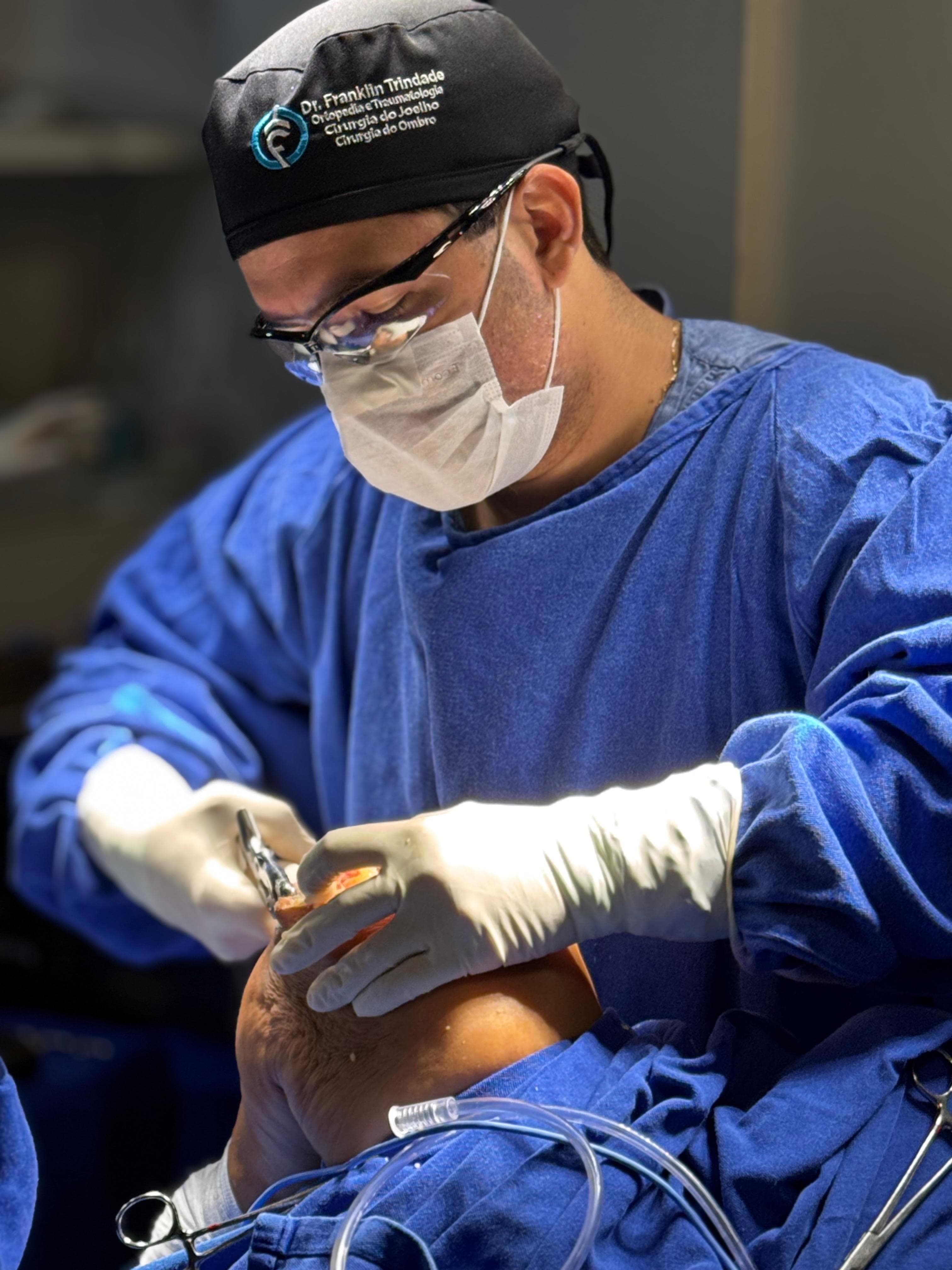 Dr. Franklin em cirurgia