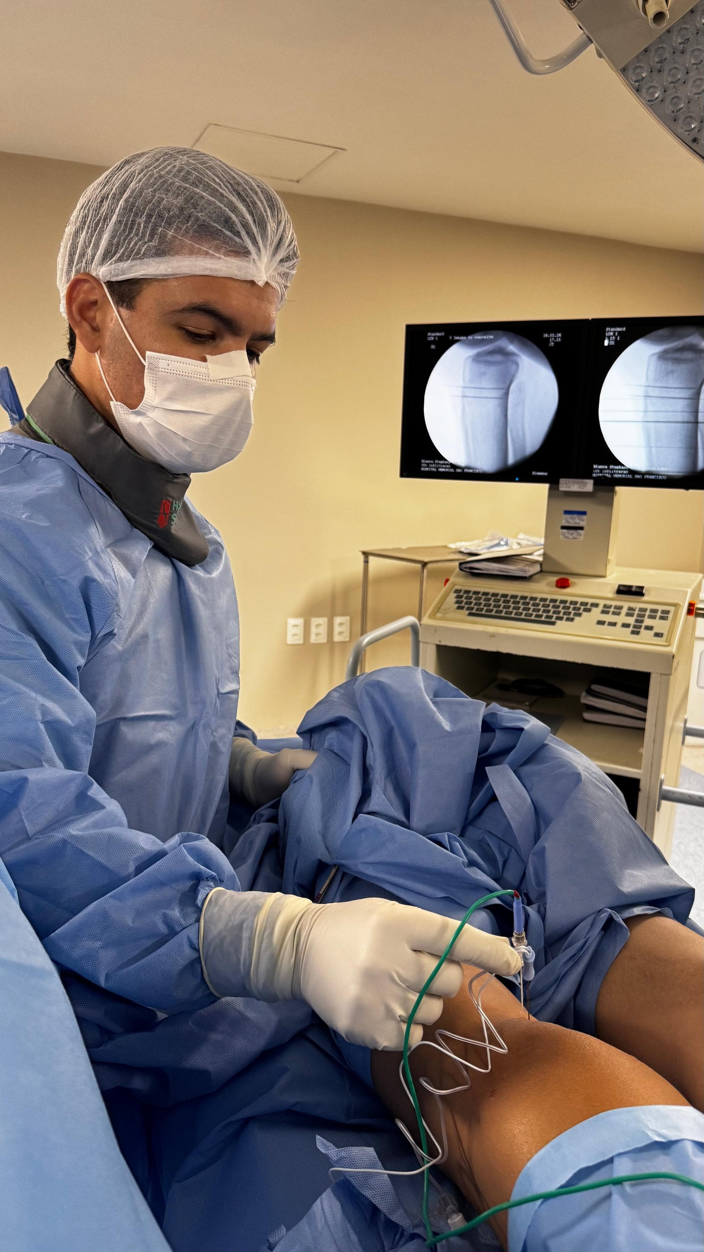 Dr. Franklin em cirurgia